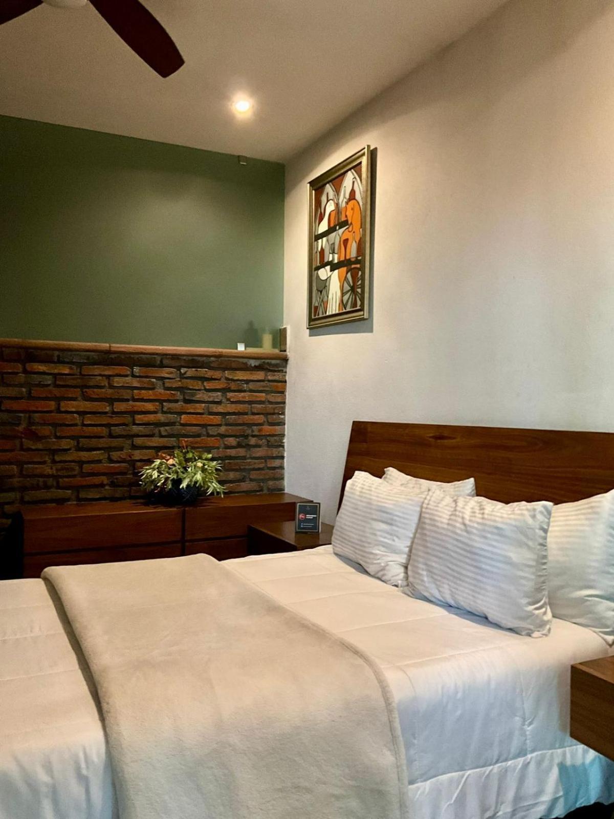 Casa Carmona 33 Hotel Queretaro Exterior photo